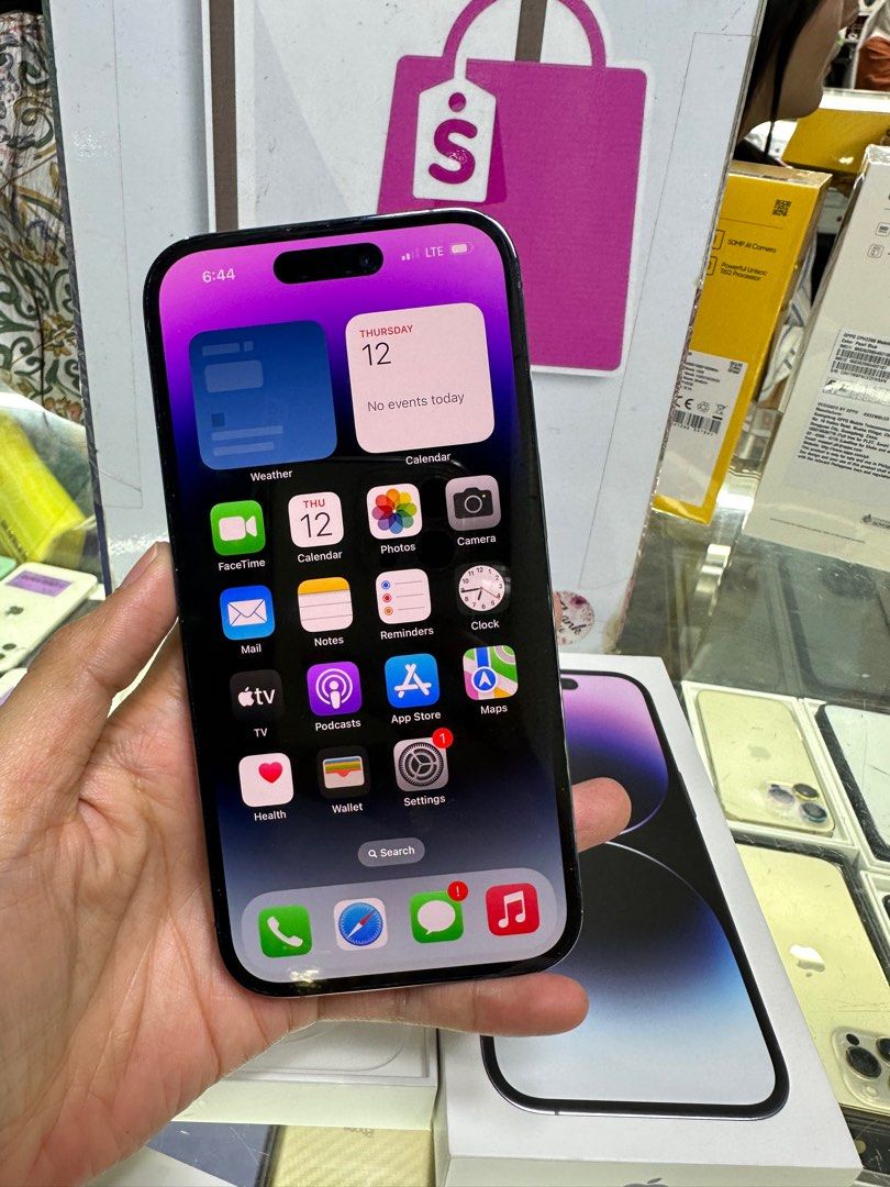 iphone 14 pro 128gb dual sim 2ndhand (Category: iPhone 14 Series) located in Cainta. Submitted by vine_gadget_shop (Listing ID 1259913573, Image 3). Description: iphone 14 pro 128gb dual sim 2ndhand complete package hk variant no issue check all u want pick up store greenhills shopping center we accept credit card ,ggives installment we accept trade in we do cod and door to door we ship nationwide for fast transaction call 09277368323.