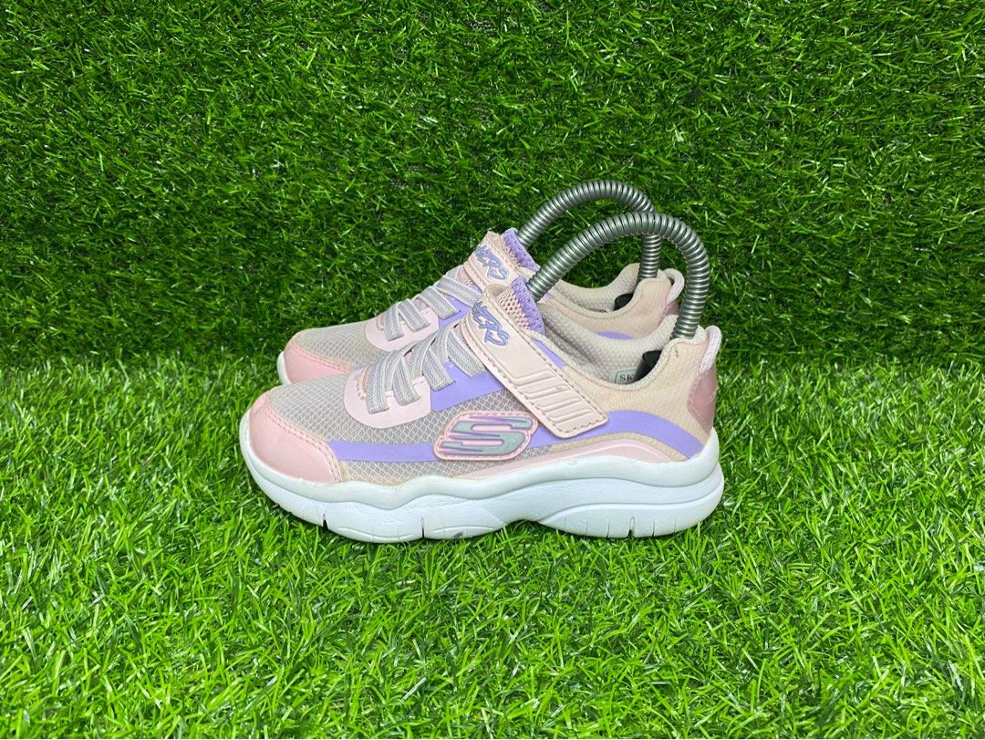 Kasut skechers discount untuk travel