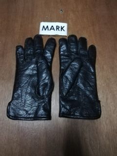 Leather gloves with fur