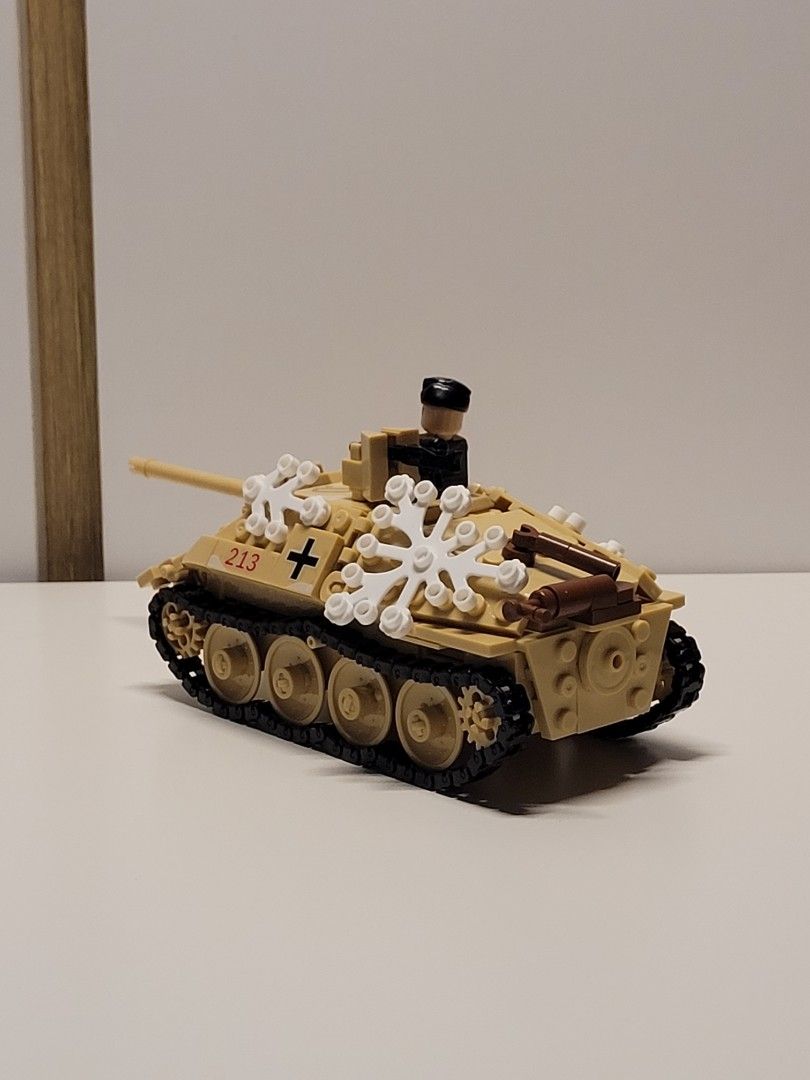 LEGO WW2 Hetzer Carousell