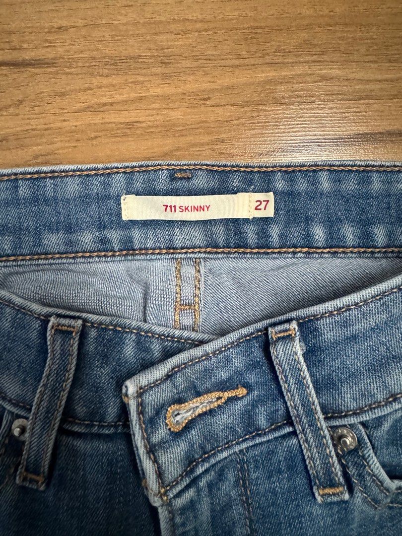 Levi s Women 711 Skinny Jeans Ankle Size 27 Women s Fashion