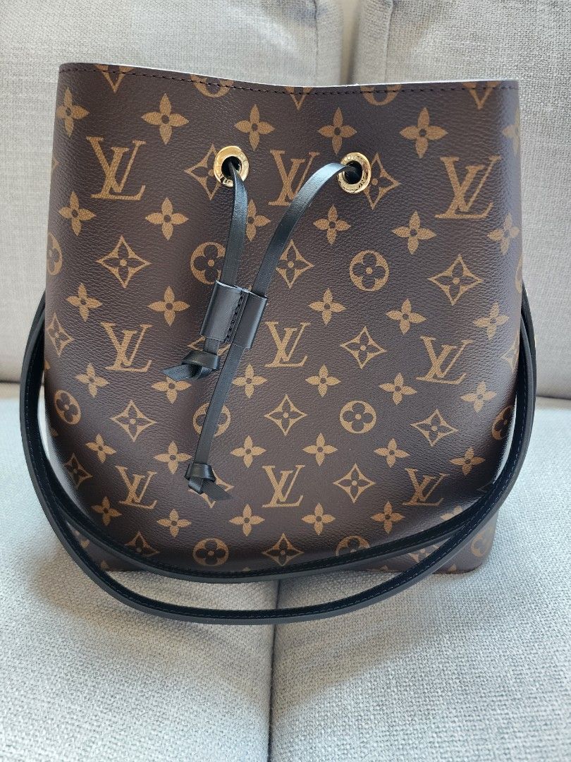 Louis Vuitton NeoNoe MM Updated Review & What's in My Bag! Is it Worth the  Price?! 