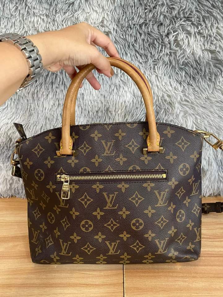 Louis vuitton strandtasche, Luxury, Bags & Wallets on Carousell
