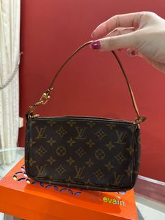 Louis Vuitton LV Vintage Toiletry 15 Pouch Crossbody Bag, Luxury, Bags &  Wallets on Carousell