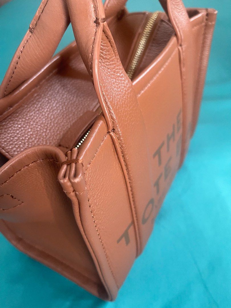Marc Jacobs The Tote Bag (Small) (Category: Luxury Bags & Wallets) located in Batangas. Submitted by jacwell (Listing ID 1259834423, Image 3). Description: 🔥🔥 Marc Jacob tote bag🔥🔥 ✅ 💯Original ✅ leather ✅ Inclusions : strap, dust bag, tags, Card, paper bag ✅ Condition : rubs on the corner lips of the bag, handle damage while kept in the cabinet.. Please see the detailed pictures .