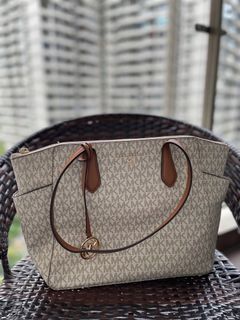 (Category: ) located in . Submitted by preloved_yun94 (Listing ID 1251014328, Image 1). Description: .