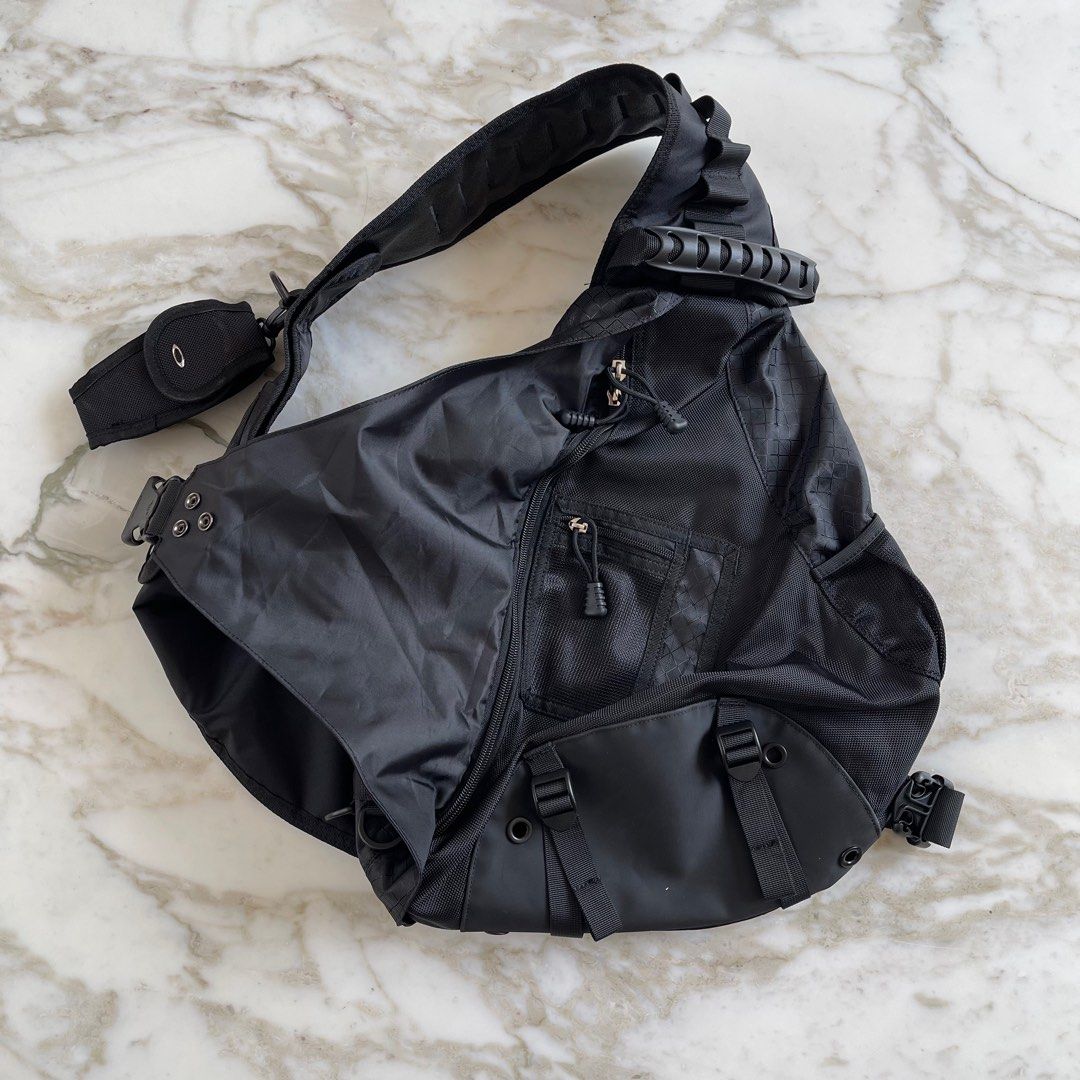 Oakley crossbody deals sling bag