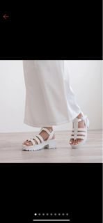 Olivia Manila White Fisherman Sandals Size 9