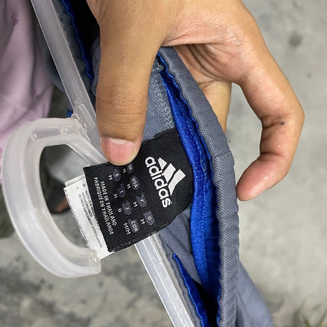 Etiquette adidas top