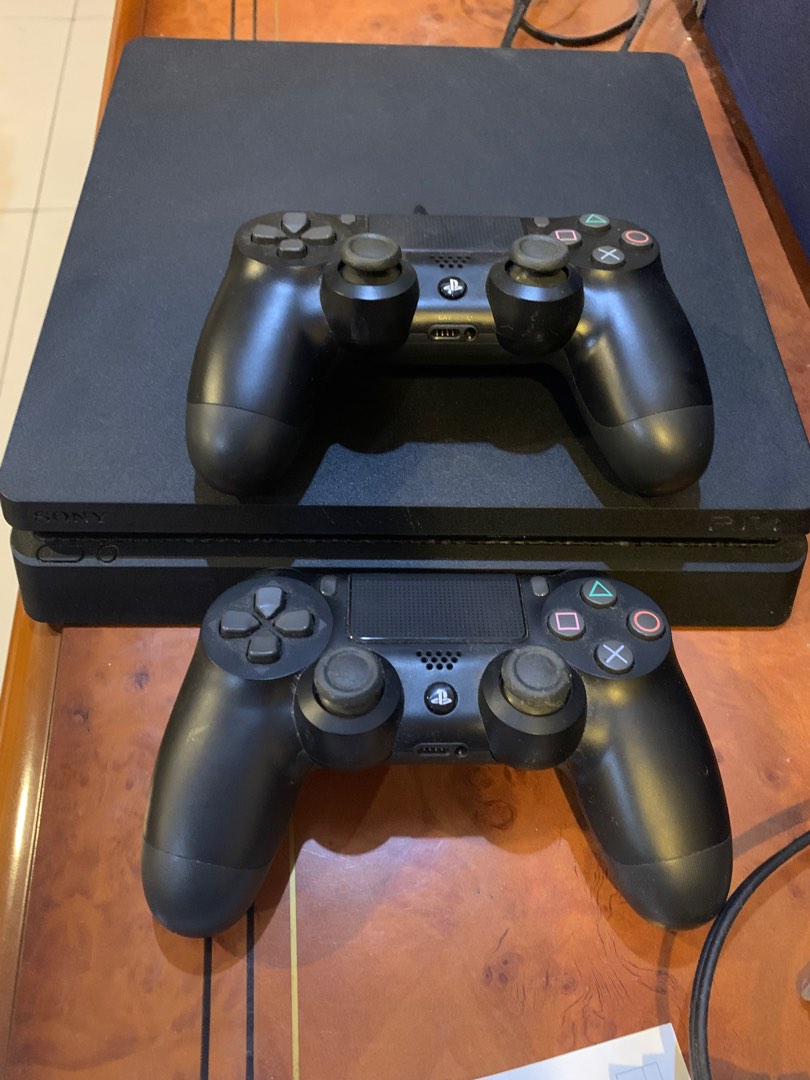 PS4 + 2 controllers + 2 games, Video Gaming, Video Game Consoles