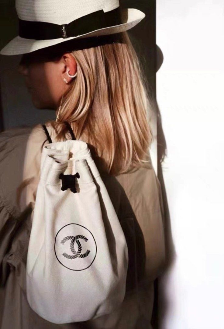 Chanel Beaute GWP Pouch Bag