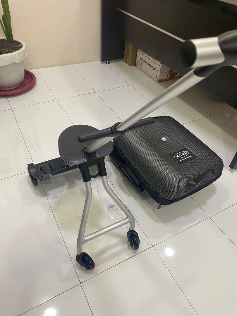 Ride on Luggage (Category: Strollers) located in Paranaque City. Submitted by kokocath (Listing ID 1259807901, Image 3). Description: Brand New Ride on Luggage Detachable trolley (can be used individually) Detachable guard rail Cabin size Rider Up to 40kg .
