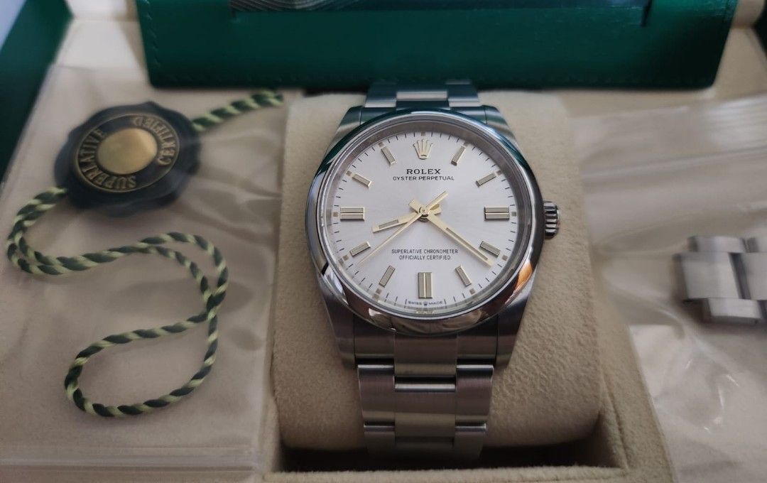 Rolex Oversized Oyster-Perpetual 1012 Silver Swiss Only Dial in 18k Yellow Gold - 36 mm