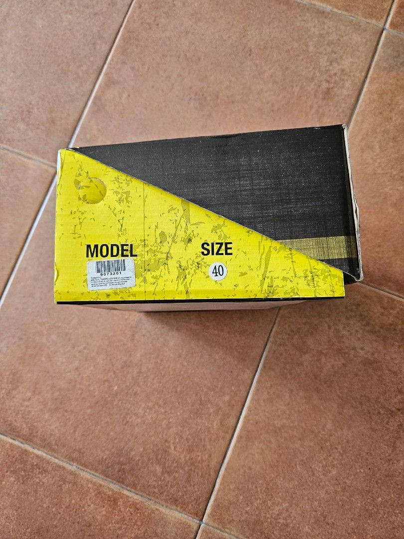 safety-shoes-with-steel-toe-cap-men-s-fashion-footwear-boots-on