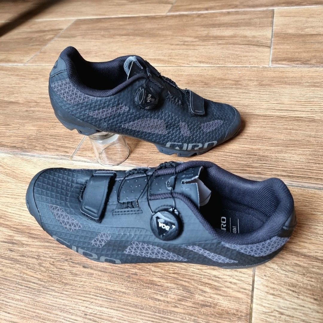 Sepatu deals cleat giro