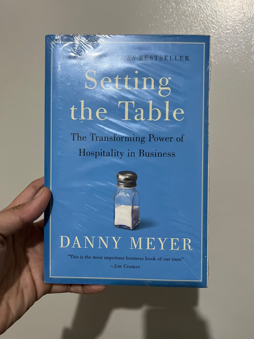 Setting the Table: The Transforming Power of Hospitality in Business:  Meyer, Danny: 9780060742768: : Books