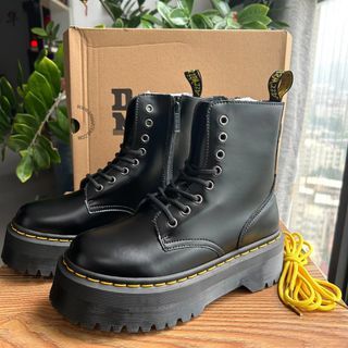 Dr. Martens - AZREYA MAX LEATHER 26-EYE PLATFORM BOOTS Item Number 27360001