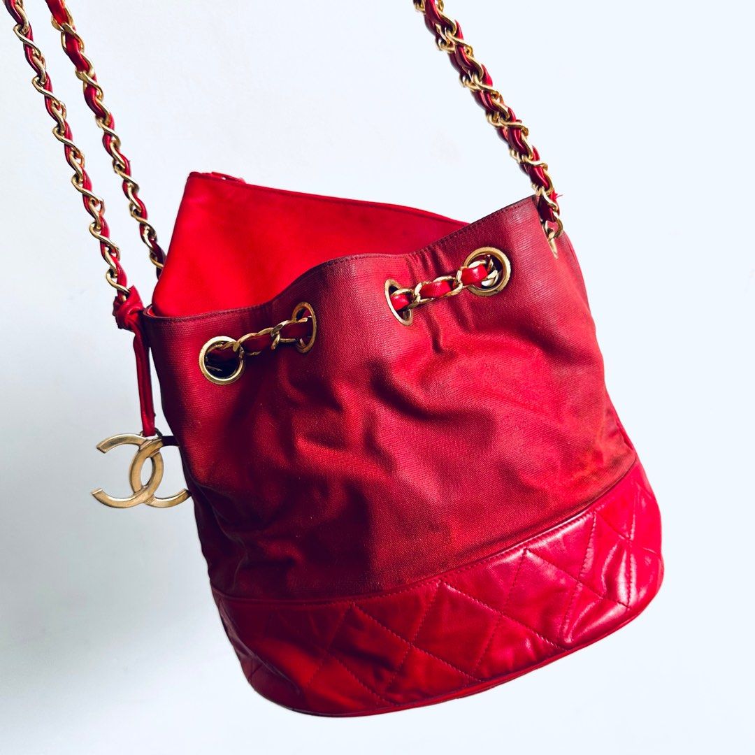 CHANEL Quilted Leather CC Logo Shoulder Bag Red