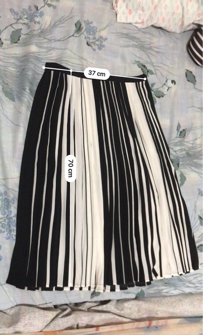 Pleated maxi hotsell skirt topshop