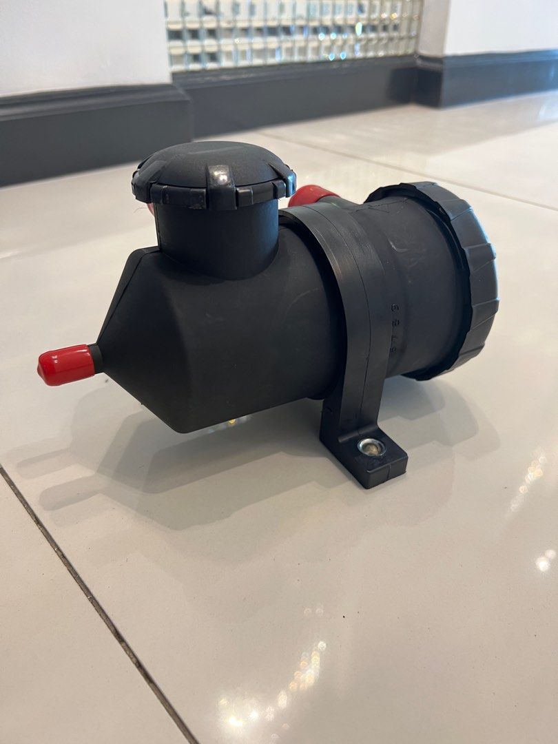 Universal proVent 200 Oil Separator catch can for SUV (Category: Other Automotive Parts and Accessories) located in Mandaluyong City. Submitted by marryyyyyyyyyyyyyyyy (Listing ID 1259839453, Image 2). Description: Rfs: bought the wrong size Only for SUV.