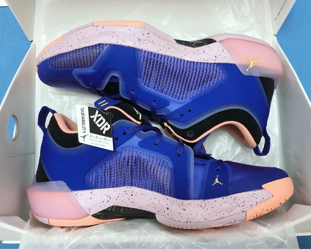 Us11.5 Jordan 37 Low 粉紫配色全新, 他的時尚, 鞋, 運動鞋在旋轉拍賣