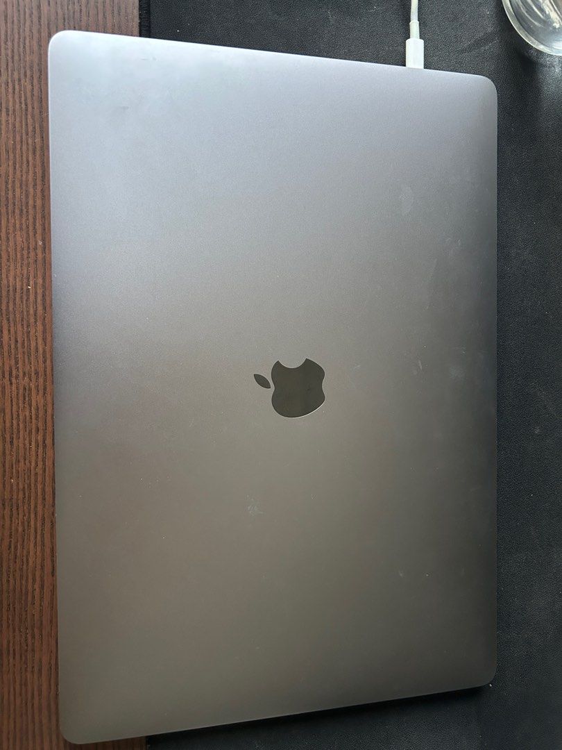Price Nego 2019 15in MacBook Pro i9 Radeon Pro 560x 512GB