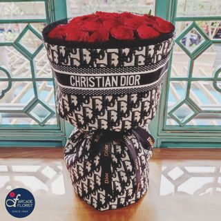 💖33 Stalks Fresh-Cut Roses🌹with a LV design paper wrapper