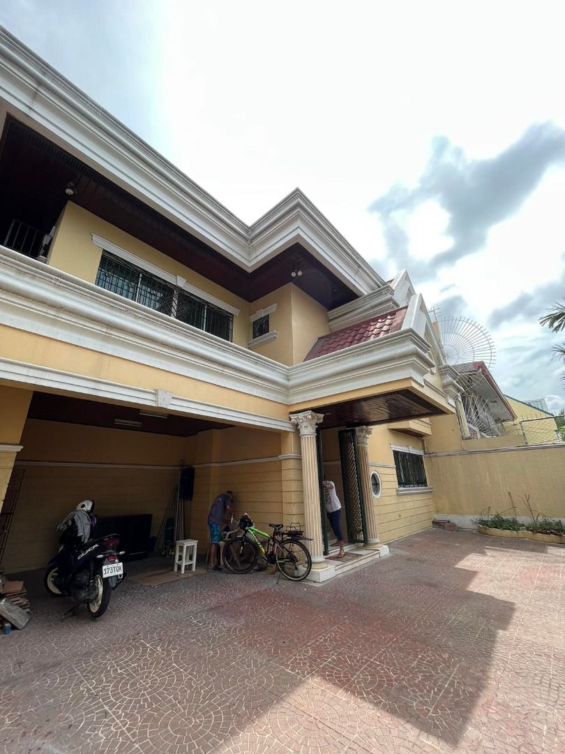 3 Storey SingleDetached Bare House and Lot in Sacred Heart, Quezon