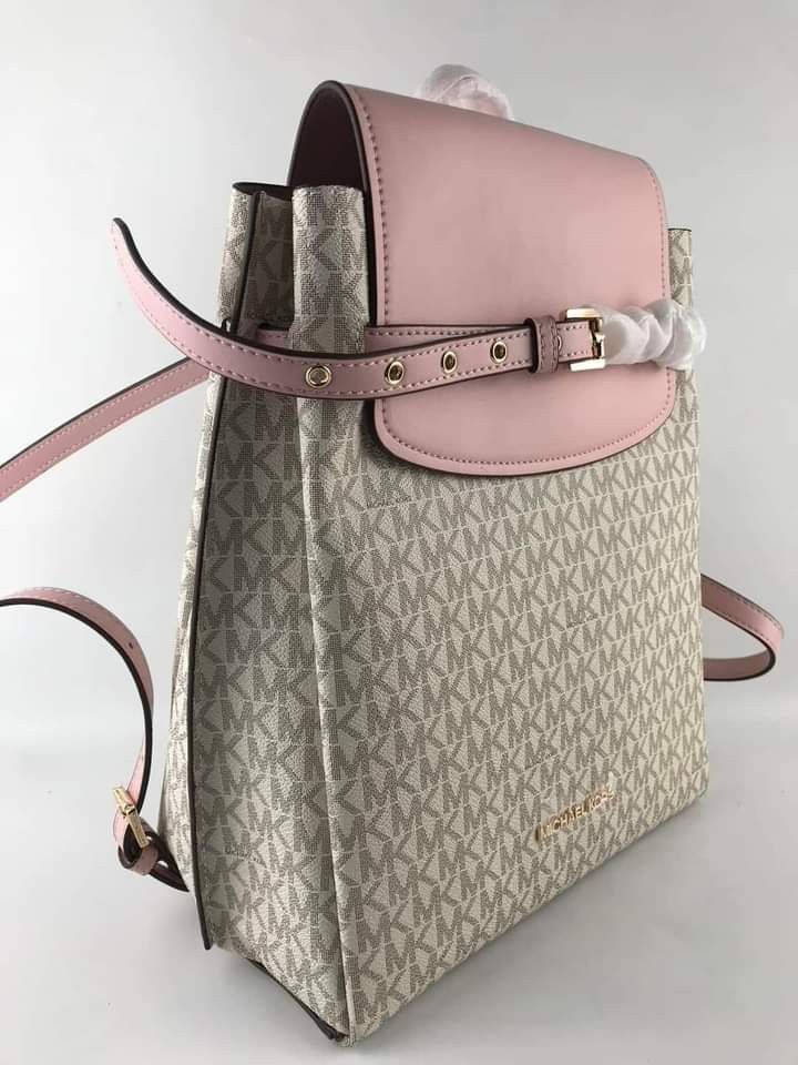 🍀 M.K Emilia Backpack (Category: Luxury Bags & Wallets) located in Manila. Submitted by shan_kenz (Listing ID 1260003970, Image 2). Description: 🍀 M.K Emilia Backpack ▪️10”L x 11”H x 6”D 💰P2,800 ▪️Actual photo ▪️Plus SF.