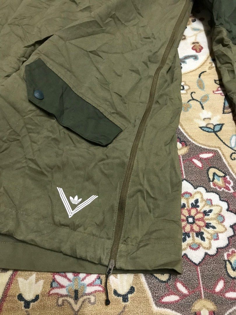 Adidas white hot sale mountaineering pullover jacket