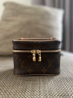 Authentic Louis Vuitton Game On Vanity PM Blanc M57458, Luxury, Bags &  Wallets on Carousell