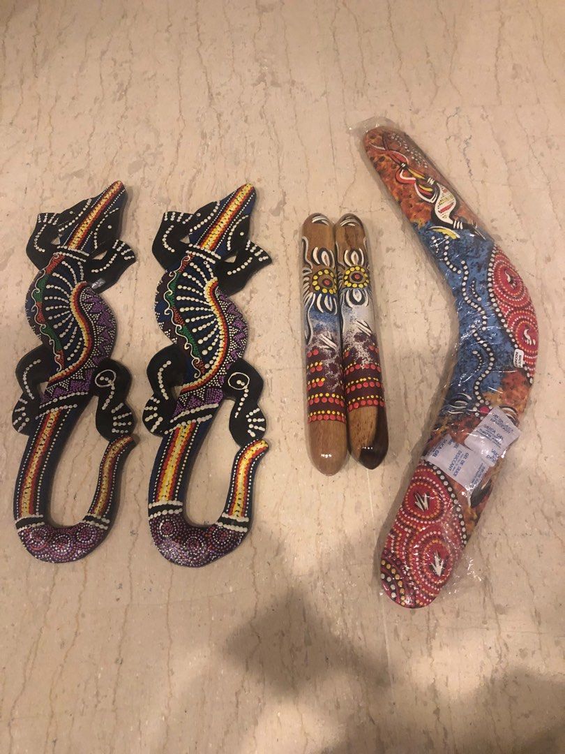 Boomerang clapsticks top