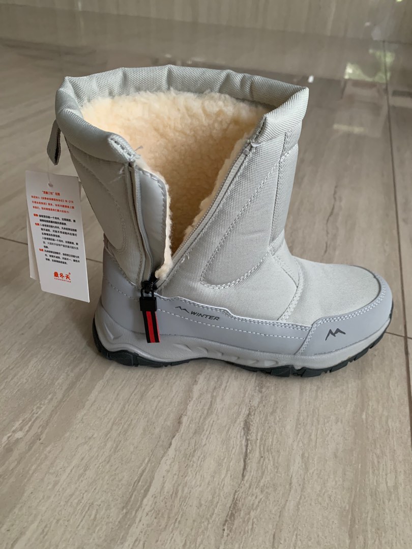 New snow outlet boots