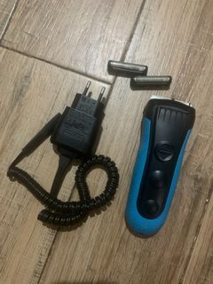 [04]	BRAUN electronic shaver