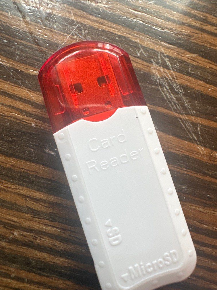 Card reader （分類：電腦線、轉接線及轉換器）位於 Hong Kong。 由 katie____nkt 提交（商品編號 1259999450，圖片 2）。簡介： Brand new card reader 。