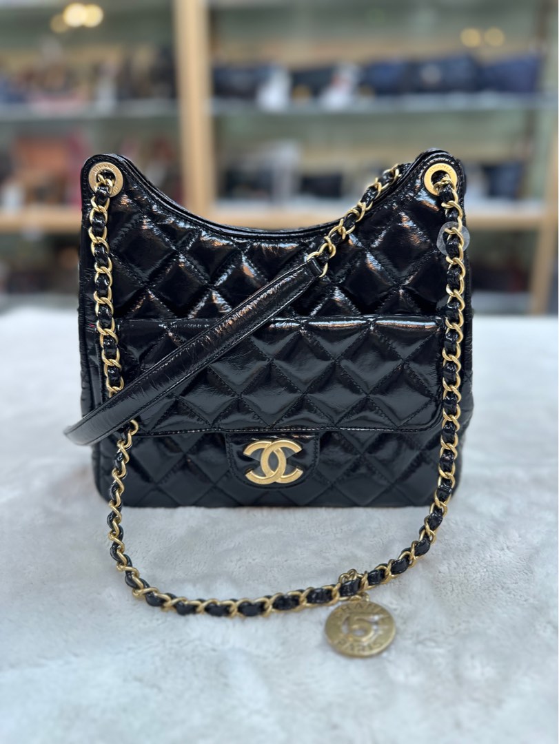 Chanel Maxi Hobo 大, 女裝, 手袋及銀包, 單肩包- Carousell