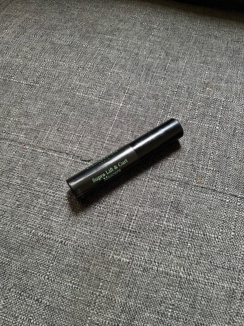 Clarins Mascara: 01 Intense black (Category: Makeup) located in Mandaluyong City. Submitted by weeeka_ (Listing ID 1259996030, Image 1). Description: Orig price is ranging 1k-1,500 Rfs: wearing extensions .