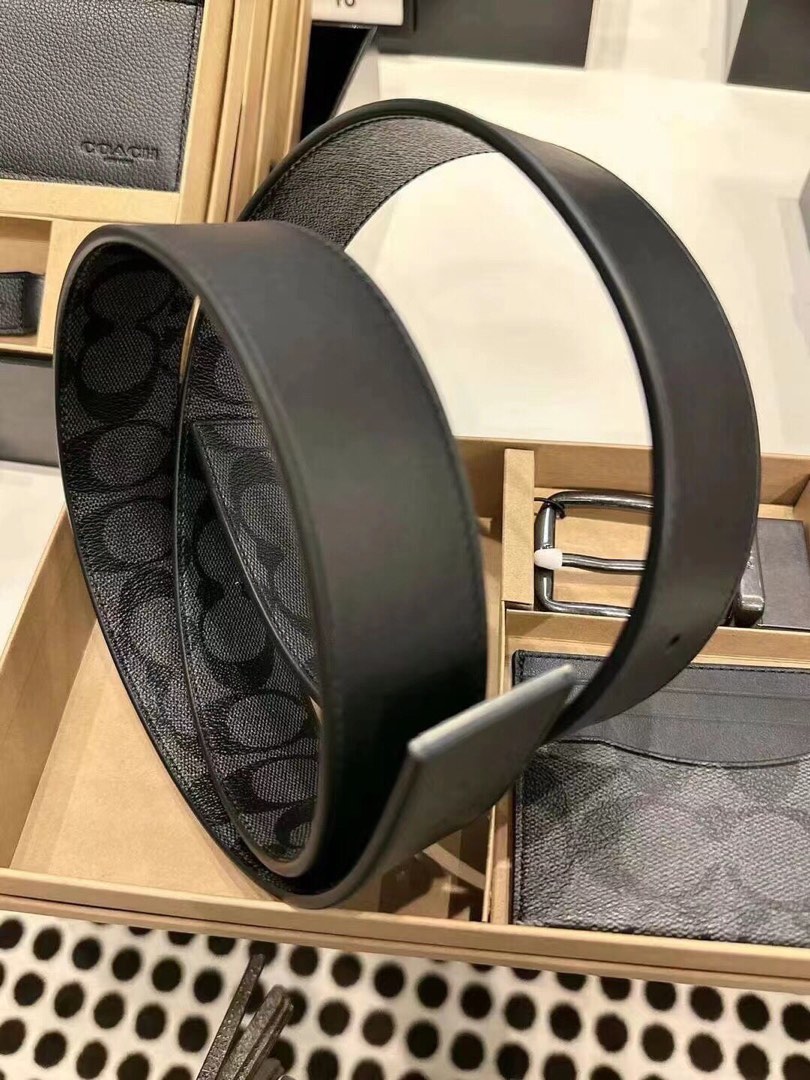 Coach mens gift set belt & card holder, Men's Fashion, Watches