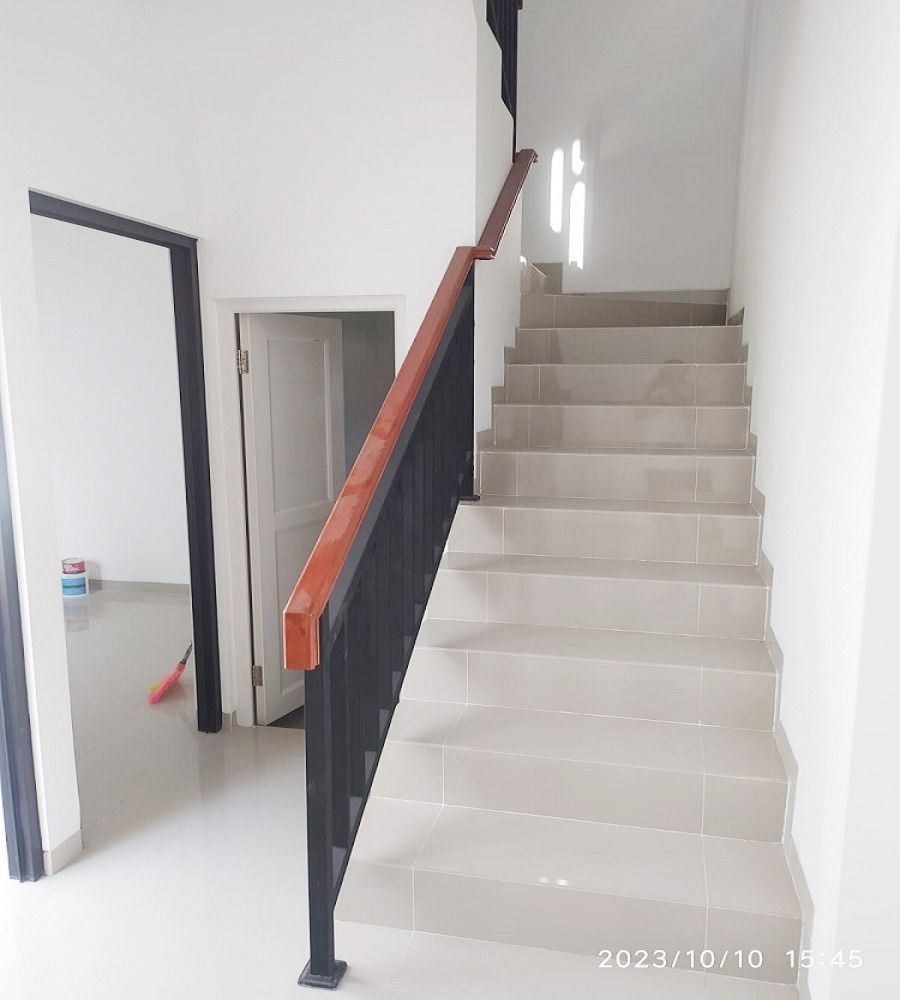 dijual_rumah_baru_2_lantai_di__1697271682_140dd598_progressive
