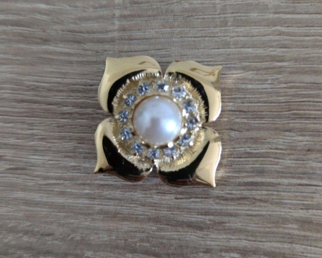 Vintage Brooch Emma Page Gold Faux Pearl Diamante Women s Fashion