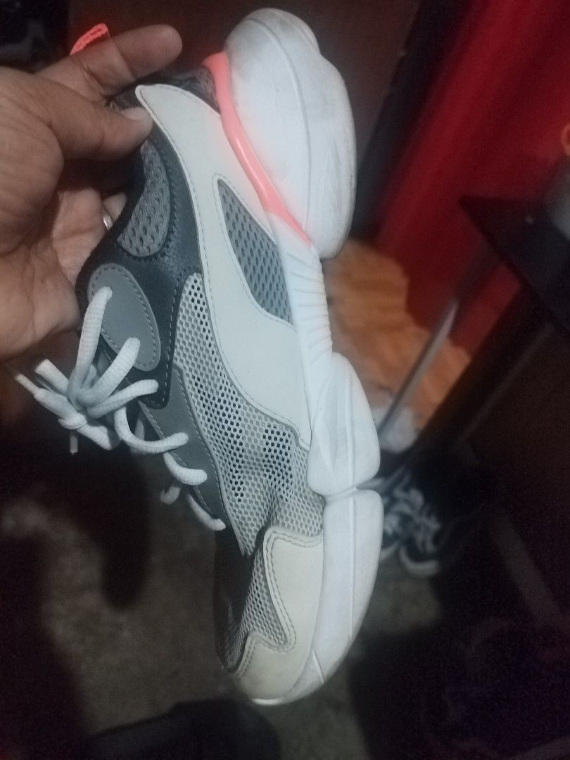 Erke running outlet