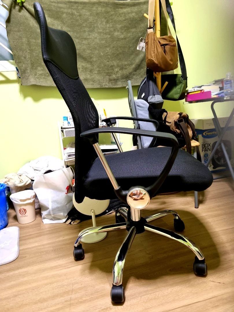 Courts store computer chair