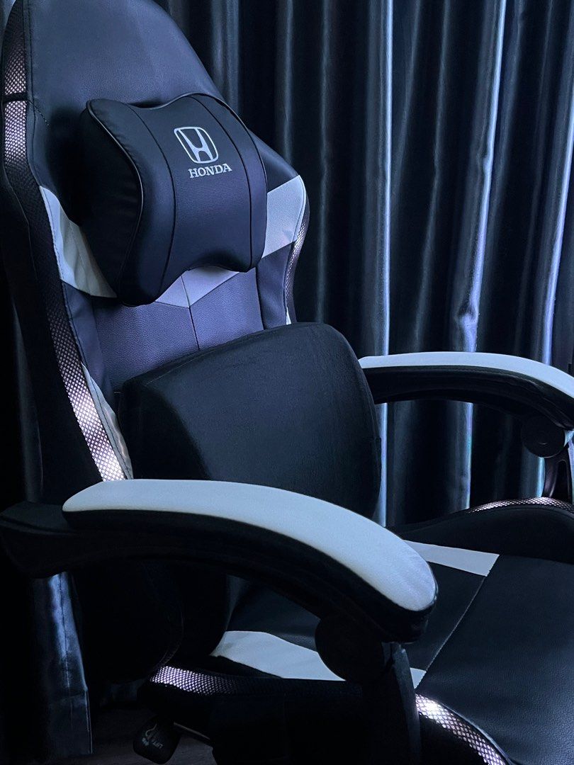 Gaming chair with on sale keyboard and mouse