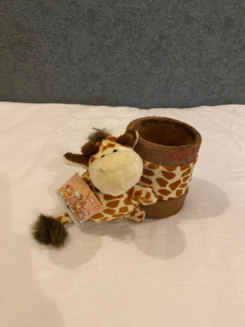 Giraffe pens holder organizer, Hobbies & Toys, Stationary & Craft