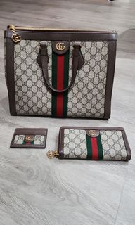 Gucci Interlocking G Chain Leather Crossbody Bag (SHG-26536) – LuxeDH