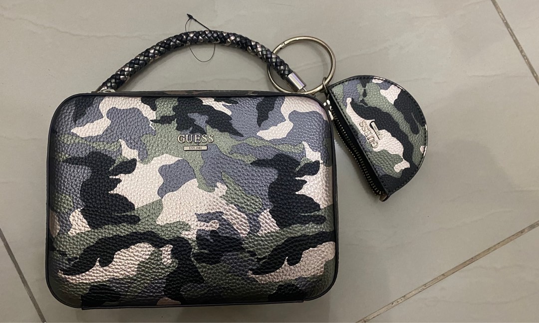 Guess army bag store