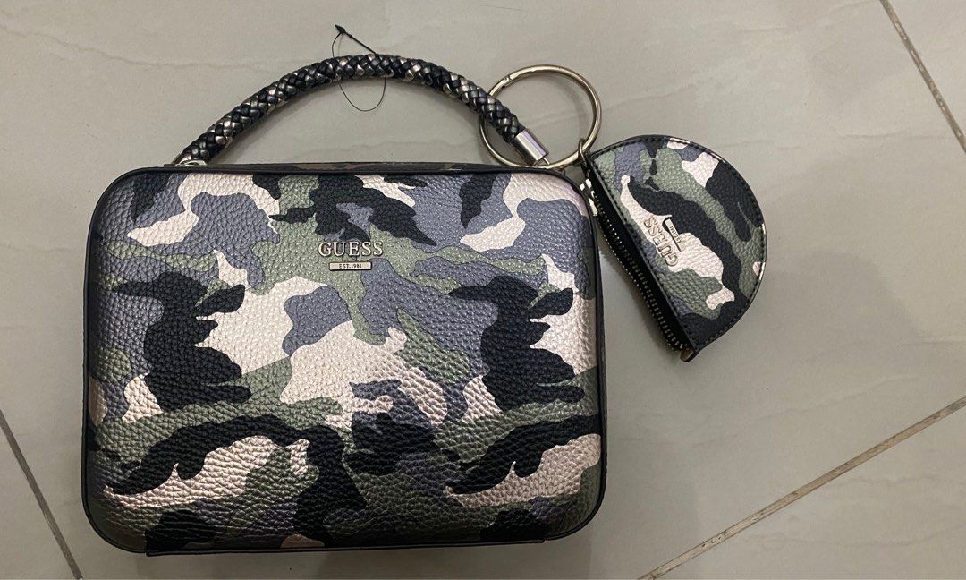Guess army bag discount