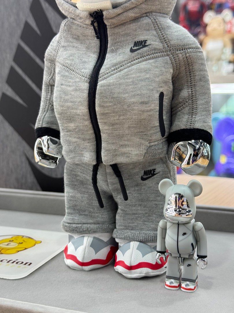 [Pre-Order] BE@RBRICK x Nike Tech Fleece N98 Silver Chrome with clothes  100%+400%/1000% bearbrick