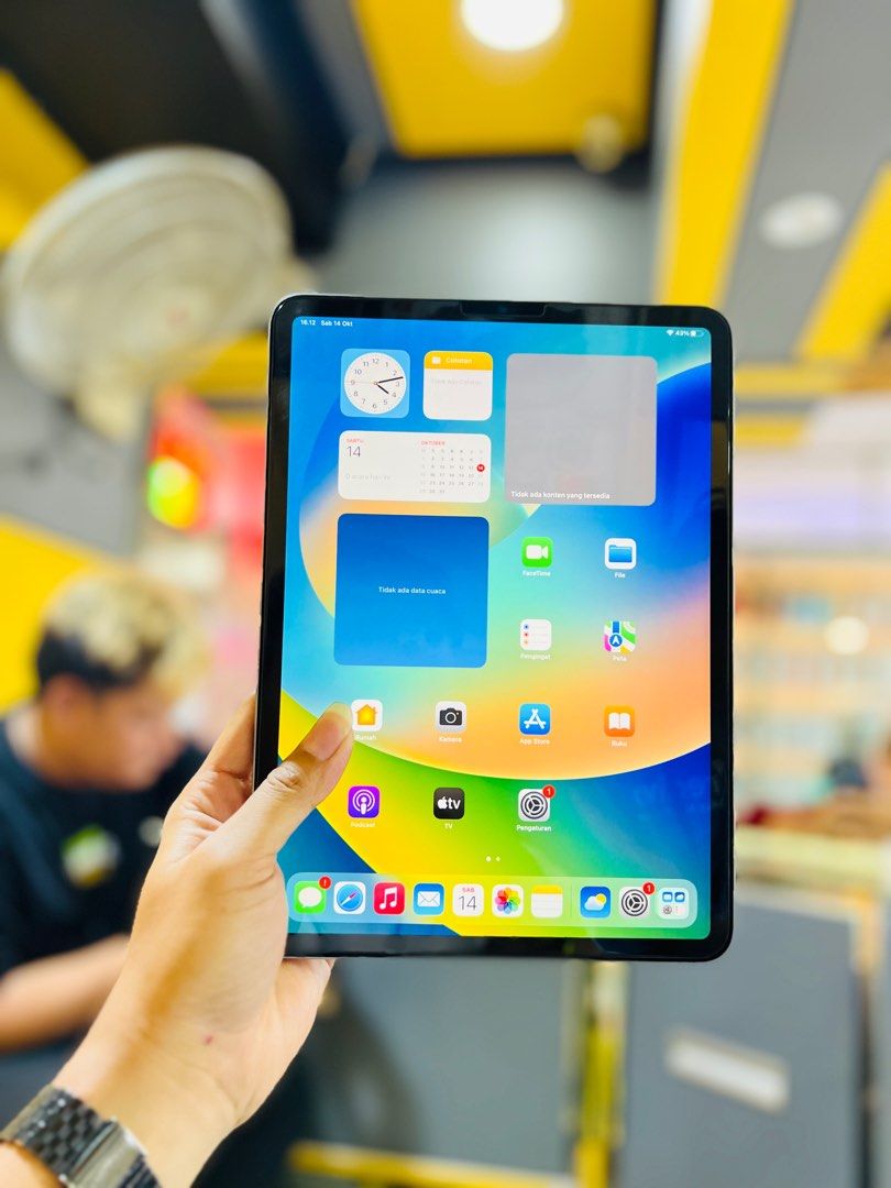Ipad Pro M2 256GB iBox Wifi only, Telepon Seluler & Tablet, Tablet di Carousell