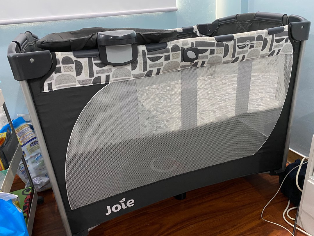Joie commuter crib, Babies & Kids, Baby Nursery & Kids Furniture, Cots